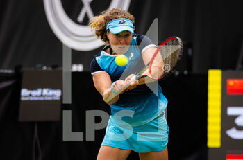 2022-06-13 - Anna-Lena Friedsam of Germany in action against Xinyu Wang of China during the second qualifications round of the 2022 bett1Open WTA 500 tennis tournament on June 12, 2022 at Rot-Weiss Tennis Club in Berlin, Germany - TENNIS - WTA - 2022 BETT1OPEN - INTERNATIONALS - TENNIS