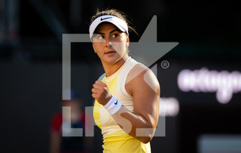 2022-06-13 - Bianca Andreescu of Canada in action against Katerina Siniakova of Czech Republic during the first round of the 2022 bett1Open WTA 500 tennis tournament on June 13, 2022 at Rot-Weiss Tennis Club in Berlin, Germany - TENNIS - WTA - 2022 BETT1OPEN - INTERNATIONALS - TENNIS