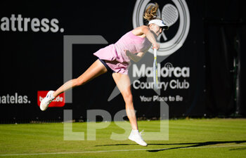 2022-06-13 - Aliaksandra Sasnovich of Belarus in action against Anastasia Gasanova of Russia during the first round of the 2022 bett1Open WTA 500 tennis tournament on June 13, 2022 at Rot-Weiss Tennis Club in Berlin, Germany - TENNIS - WTA - 2022 BETT1OPEN - INTERNATIONALS - TENNIS