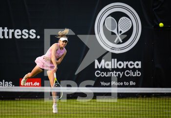 2022-06-13 - Aliaksandra Sasnovich of Belarus in action against Anastasia Gasanova of Russia during the first round of the 2022 bett1Open WTA 500 tennis tournament on June 13, 2022 at Rot-Weiss Tennis Club in Berlin, Germany - TENNIS - WTA - 2022 BETT1OPEN - INTERNATIONALS - TENNIS