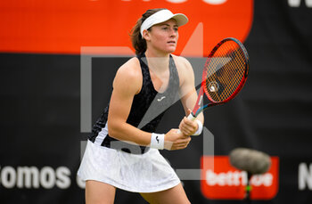 2022-06-14 - Tamara Zidansek of Slovenia in action against Liudmila Samsonova of Russia during the first round of the 2022 bett1Open WTA 500 tennis tournament on June 14, 2022 at Rot-Weiss Tennis Club in Berlin, Germany - TENNIS - WTA - 2022 BETT1OPEN - INTERNATIONALS - TENNIS