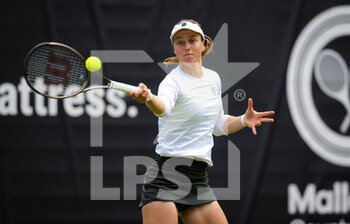 2022-06-14 - Liudmila Samsonova of Russia in action against Tamara Zidansek of Slovenia during the first round of the 2022 bett1Open WTA 500 tennis tournament on June 14, 2022 at Rot-Weiss Tennis Club in Berlin, Germany - TENNIS - WTA - 2022 BETT1OPEN - INTERNATIONALS - TENNIS