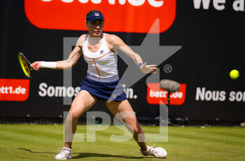 2022-06-14 - Ekaterina Alexandrova of Russia in action against Maryna Zanveska of Belgium during the first round of the 2022 bett1Open WTA 500 tennis tournament on June 14, 2022 at Rot-Weiss Tennis Club in Berlin, Germany - TENNIS - WTA - 2022 BETT1OPEN - INTERNATIONALS - TENNIS