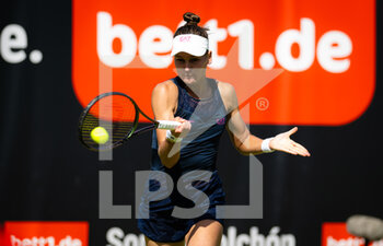 2022-06-14 - Veronika Kudermetova of Russia in action against Aryna Sabalenka of Belarus during the first round of the 2022 bett1Open WTA 500 tennis tournament on June 14, 2022 at Rot-Weiss Tennis Club in Berlin, Germany - TENNIS - WTA - 2022 BETT1OPEN - INTERNATIONALS - TENNIS