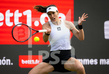 2022-06-14 - Andrea Petkovic of Germany in action against Garbine Muguruza of Spain during the first round of the 2022 bett1Open WTA 500 tennis tournament on June 14, 2022 at Rot-Weiss Tennis Club in Berlin, Germany - TENNIS - WTA - 2022 BETT1OPEN - INTERNATIONALS - TENNIS