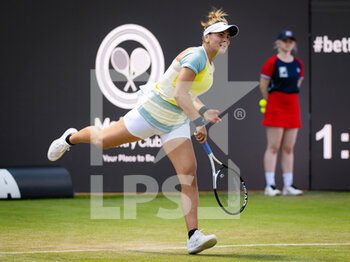 2022-06-15 - Bianca Andreescu of Canada in action against Karolina Pliskova of the Czech Republic during the second round of the 2022 bett1Open WTA 500 tennis tournament on June 15, 2022 at Rot-Weiss Tennis Club in Berlin, Germany - TENNIS - WTA - 2022 BETT1OPEN - INTERNATIONALS - TENNIS