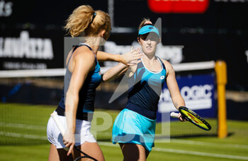 2022-06-15 - Katerina Siniakova of the Czech Republic & Storm Sanders of Australia in action during the first round of doubles at the 2022 bett1Open WTA 500 tennis tournament on June 15, 2022 at Rot-Weiss Tennis Club in Berlin, Germany - TENNIS - WTA - 2022 BETT1OPEN - INTERNATIONALS - TENNIS