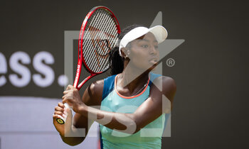 2022-06-16 - Alycia Parks of the United States in action against Ons Jabeur of Tunisia during the second round of the 2022 bett1Open WTA 500 tennis tournament on June 16, 2022 at Rot-Weiss Tennis Club in Berlin, Germany - TENNIS - WTA - 2022 BETT1OPEN - INTERNATIONALS - TENNIS