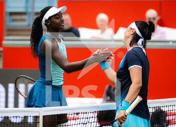 2022-06-16 - Alycia Parks of the United States & Ons Jabeur of Tunisia after the second round of the 2022 bett1Open WTA 500 tennis tournament on June 16, 2022 at Rot-Weiss Tennis Club in Berlin, Germany - TENNIS - WTA - 2022 BETT1OPEN - INTERNATIONALS - TENNIS