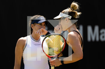 2022-06-17 - Gabriela Dabrowski of Canada & Giuliana Olmos of Mexico in action during the doubles semi-final of the 2022 bett1Open WTA 500 tennis tournament on June 17, 2022 at Rot-Weiss Tennis Club in Berlin, Germany - TENNIS - WTA - 2022 BETT1OPEN - INTERNATIONALS - TENNIS