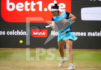 2022-06-17 - Ons Jabeur of Tunisia in action against Aliaksandra Sasnovich of Belarus during the quarter-final of the 2022 bett1Open WTA 500 tennis tournament on June 17, 2022 at Rot-Weiss Tennis Club in Berlin, Germany - TENNIS - WTA - 2022 BETT1OPEN - INTERNATIONALS - TENNIS