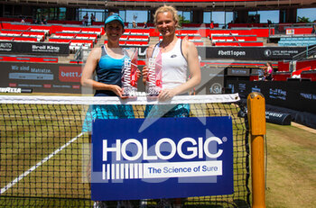 2022-06-19 - Storm Sanders of Australia & Katerina Siniakova of the Czech Republic pose with their trophies after winning the doubles final of the 2022 bett1Open WTA 500 tennis tournament on June 19, 2022 at Rot-Weiss Tennis Club in Berlin, Germany - TENNIS - WTA - 2022 BETT1OPEN - INTERNATIONALS - TENNIS