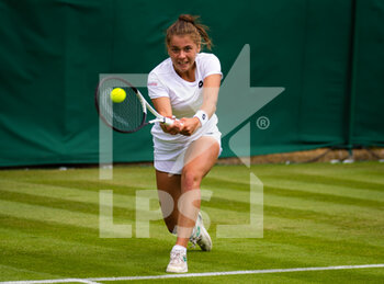 2022-06-27 - Maja Chwalinska of Poland in action against Katerina Siniakova of the Czech Republic during the first round of the 2022 Wimbledon Championships, Grand Slam tennis tournament on June 27, 2022 at All England Lawn Tennis Club in Wimbledon near London, England - TENNIS - WIMBLEDON 2022 - INTERNATIONALS - TENNIS