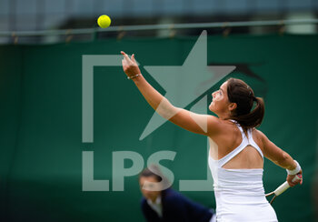 2022-06-27 - Jodie Burrage of Great Britain in action against Lesia Tsurenko of Ukraine during the first round of the 2022 Wimbledon Championships, Grand Slam tennis tournament on June 27, 2022 at All England Lawn Tennis Club in Wimbledon near London, England - TENNIS - WIMBLEDON 2022 - INTERNATIONALS - TENNIS