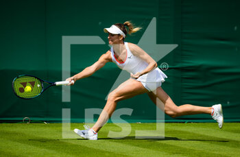 2022-06-27 - Anna Bondar of Hungary in action against Anhelina Kalinina of Ukraine during the first round of the 2022 Wimbledon Championships, Grand Slam tennis tournament on June 27, 2022 at All England Lawn Tennis Club in Wimbledon near London, England - TENNIS - WIMBLEDON 2022 - INTERNATIONALS - TENNIS