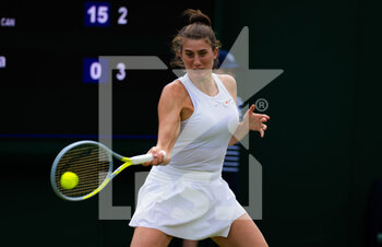 2022-06-27 - Rebecca Marino of Canada in action against Katarzyna Kawa of Poland during the first round of the 2022 Wimbledon Championships, Grand Slam tennis tournament on June 27, 2022 at All England Lawn Tennis Club in Wimbledon near London, England - TENNIS - WIMBLEDON 2022 - INTERNATIONALS - TENNIS