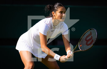 2022-06-27 - Emma Raducanu of Great Britain in action against Alison Van Uytvanck of Belgium during the first round of the 2022 Wimbledon Championships, Grand Slam tennis tournament on June 27, 2022 at All England Lawn Tennis Club in Wimbledon near London, England - TENNIS - WIMBLEDON 2022 - INTERNATIONALS - TENNIS