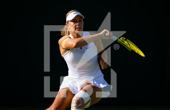 2022-06-27 - Dalma Galfi of Hungary in action against Maddison Inglis of Australia during the first round of the 2022 Wimbledon Championships, Grand Slam tennis tournament on June 27, 2022 at All England Lawn Tennis Club in Wimbledon near London, England - TENNIS - WIMBLEDON 2022 - INTERNATIONALS - TENNIS