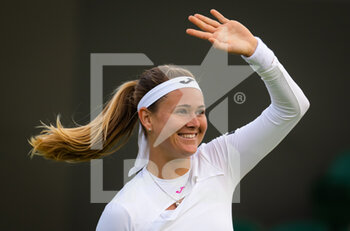 2022-06-27 - Marie Bouzkova of the Czech Republic in action against Danielle Collins of the United States during the first round of the 2022 Wimbledon Championships, Grand Slam tennis tournament on June 27, 2022 at All England Lawn Tennis Club in Wimbledon near London, England - TENNIS - WIMBLEDON 2022 - INTERNATIONALS - TENNIS