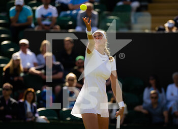2022-06-28 - Petra Kvitova of the Czech Republic in action against Jasmine Paolini of Italy during the first round of the 2022 Wimbledon Championships, Grand Slam tennis tournament on June 28, 2022 at All England Lawn Tennis Club in Wimbledon near London, England - TENNIS - WIMBLEDON 2022 - INTERNATIONALS - TENNIS
