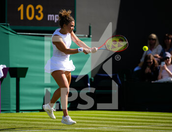 2022-06-28 - Jasmine Paolini of Italy in action against Petra Kvitova of the Czech Republic during the first round of the 2022 Wimbledon Championships, Grand Slam tennis tournament on June 28, 2022 at All England Lawn Tennis Club in Wimbledon near London, England - TENNIS - WIMBLEDON 2022 - INTERNATIONALS - TENNIS