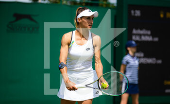 2022-06-29 - Lesia Tsurenko of Ukraine in action against Anhelina Kalinina of Ukraine during the second round of the 2022 Wimbledon Championships, Grand Slam tennis tournament on June 29, 2022 at All England Lawn Tennis Club in Wimbledon near London, England - TENNIS - WIMBLEDON 2022 - INTERNATIONALS - TENNIS