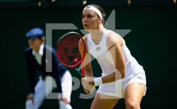 2022-06-29 - Anhelina Kalinina of Ukraine in action against Lesia Tsurenko of Ukraine during the second round of the 2022 Wimbledon Championships, Grand Slam tennis tournament on June 29, 2022 at All England Lawn Tennis Club in Wimbledon near London, England - TENNIS - WIMBLEDON 2022 - INTERNATIONALS - TENNIS