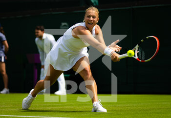 2022-06-29 - Anett Kontaveit of Estonia in action against Jule Niemeier of Germany during the second round of the 2022 Wimbledon Championships, Grand Slam tennis tournament on June 29, 2022 at All England Lawn Tennis Club in Wimbledon near London, England - TENNIS - WIMBLEDON 2022 - INTERNATIONALS - TENNIS