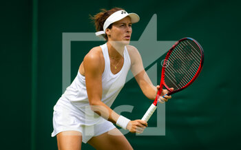 2022-06-29 - Tatjana Maria of Germany in action against Sorana Cirstea of Romania during the second round of the 2022 Wimbledon Championships, Grand Slam tennis tournament on June 29, 2022 at All England Lawn Tennis Club in Wimbledon near London, England - TENNIS - WIMBLEDON 2022 - INTERNATIONALS - TENNIS