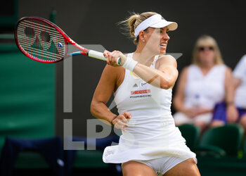 2022-06-29 - Angelique Kerber of Germany in action against Magda Linette of Poland during the second round of the 2022 Wimbledon Championships, Grand Slam tennis tournament on June 29, 2022 at All England Lawn Tennis Club in Wimbledon near London, England - TENNIS - WIMBLEDON 2022 - INTERNATIONALS - TENNIS