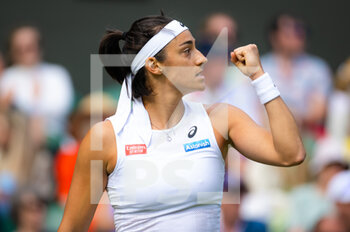 2022-06-29 - Caroline Garcia of France in action against Emma Raducanu of Great Britain during the second round of the 2022 Wimbledon Championships, Grand Slam tennis tournament on June 29, 2022 at All England Lawn Tennis Club in Wimbledon near London, England - TENNIS - WIMBLEDON 2022 - INTERNATIONALS - TENNIS