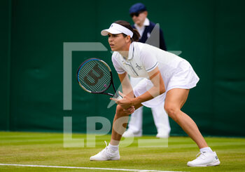 2022-06-30 - Ajla Tomljanovic of Australia in action against Catherine Harrison of the United States during the second round of the 2022 Wimbledon Championships, Grand Slam tennis tournament on June 30, 2022 at All England Lawn Tennis Club in Wimbledon near London, England - TENNIS - WIMBLEDON 2022 - INTERNATIONALS - TENNIS