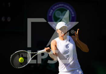 2022-06-30 - Iga Swiatek of Poland in action against Lesley Pattinama Kerkhove of the Netherlands during the second round of the 2022 Wimbledon Championships, Grand Slam tennis tournament on June 30, 2022 at All England Lawn Tennis Club in Wimbledon near London, England - TENNIS - WIMBLEDON 2022 - INTERNATIONALS - TENNIS