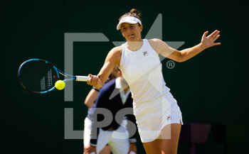 2022-07-01 - Irina-Camelia Begu of Romania in action against Jelena Ostapenko of Latvia during the third round of the 2022 Wimbledon Championships, Grand Slam tennis tournament on July 1, 2022 at All England Lawn Tennis Club in Wimbledon near London, England - TENNIS - WIMBLEDON 2022 - INTERNATIONALS - TENNIS