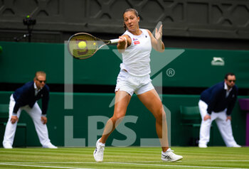 2022-07-01 - Diane Parry of France in action against Ons Jabeur of Tunisia during the third round of the 2022 Wimbledon Championships, Grand Slam tennis tournament on July 1, 2022 at All England Lawn Tennis Club in Wimbledon near London, England - TENNIS - WIMBLEDON 2022 - INTERNATIONALS - TENNIS