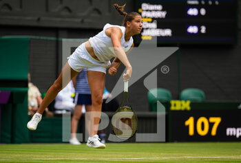2022-07-01 - Diane Parry of France in action against Ons Jabeur of Tunisia during the third round of the 2022 Wimbledon Championships, Grand Slam tennis tournament on July 1, 2022 at All England Lawn Tennis Club in Wimbledon near London, England - TENNIS - WIMBLEDON 2022 - INTERNATIONALS - TENNIS