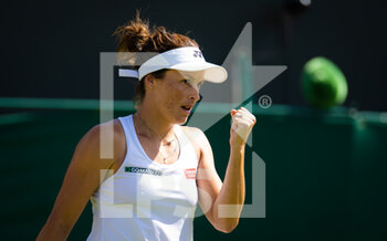 2022-07-01 - Tatjana Maria of Germany in action against Maria Sakkari of Greece during the third round of the 2022 Wimbledon Championships, Grand Slam tennis tournament on July 1, 2022 at All England Lawn Tennis Club in Wimbledon near London, England - TENNIS - WIMBLEDON 2022 - INTERNATIONALS - TENNIS