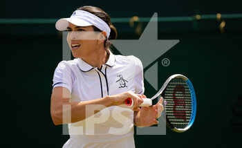 2022-07-02 - Ajla Tomljanovic of Australia in action against Barbora Krejcikova of the Czech Republic during the third round of the 2022 Wimbledon Championships, Grand Slam tennis tournament on July 2, 2022 at All England Lawn Tennis Club in Wimbledon near London, England - TENNIS - WIMBLEDON 2022 - INTERNATIONALS - TENNIS