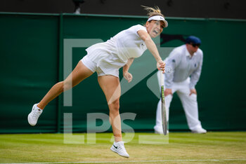 2022-07-02 - Simona Halep of Romania in action against Magdalena Frech of Poland during the third round of the 2022 Wimbledon Championships, Grand Slam tennis tournament on July 2, 2022 at All England Lawn Tennis Club in Wimbledon near London, England - TENNIS - WIMBLEDON 2022 - INTERNATIONALS - TENNIS