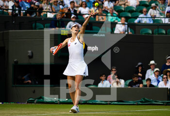 2022-07-02 - Alize Cornet of France in action against Iga Swiatek of Poland during the third round of the 2022 Wimbledon Championships, Grand Slam tennis tournament on July 2, 2022 at All England Lawn Tennis Club in Wimbledon near London, England - TENNIS - WIMBLEDON 2022 - INTERNATIONALS - TENNIS