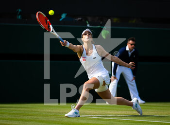 2022-07-02 - Alize Cornet of France in action against Iga Swiatek of Poland during the third round of the 2022 Wimbledon Championships, Grand Slam tennis tournament on July 2, 2022 at All England Lawn Tennis Club in Wimbledon near London, England - TENNIS - WIMBLEDON 2022 - INTERNATIONALS - TENNIS