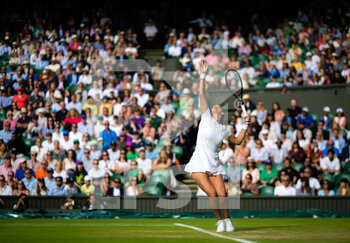 2022-07-02 - Petra Kvitova of the Czech Republic in action against Paula Badosa of Spain during the third round of the 2022 Wimbledon Championships, Grand Slam tennis tournament on July 2, 2022 at All England Lawn Tennis Club in Wimbledon near London, England - TENNIS - WIMBLEDON 2022 - INTERNATIONALS - TENNIS