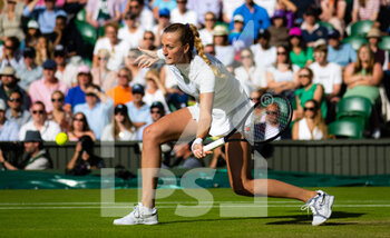 2022-07-02 - Petra Kvitova of the Czech Republic in action against Paula Badosa of Spain during the third round of the 2022 Wimbledon Championships, Grand Slam tennis tournament on July 2, 2022 at All England Lawn Tennis Club in Wimbledon near London, England - TENNIS - WIMBLEDON 2022 - INTERNATIONALS - TENNIS