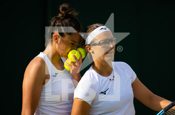 2022-07-03 - Sara Sorribes Tormo of Spain & Kirsten Flipkens of Belgium in action during the third round of doubles at the 2022 Wimbledon Championships, Grand Slam tennis tournament on July 3, 2022 at All England Lawn Tennis Club in Wimbledon near London, England - TENNIS - WIMBLEDON 2022 - INTERNATIONALS - TENNIS