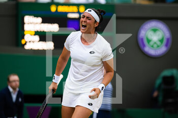 2022-07-03 - Ons Jabeur of Tunisia in action against Elise Mertens of Belgium during the fourth round of the 2022 Wimbledon Championships, Grand Slam tennis tournament on July 3, 2022 at All England Lawn Tennis Club in Wimbledon near London, England - TENNIS - WIMBLEDON 2022 - INTERNATIONALS - TENNIS