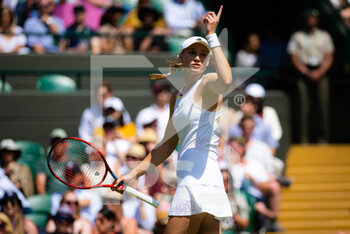 2022-07-04 - Elena Rybakina of Kazakhstan in action against Petra Martic of Croatia during the fourth round of the 2022 Wimbledon Championships, Grand Slam tennis tournament on July 4, 2022 at All England Lawn Tennis Club in Wimbledon near London, England - TENNIS - WIMBLEDON 2022 - INTERNATIONALS - TENNIS