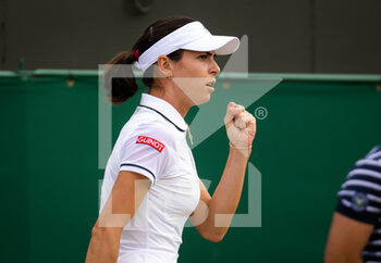 2022-07-04 - Ajla Tomljanovic of Australia in action against Alize Cornet of France during the fourth round of the 2022 Wimbledon Championships, Grand Slam tennis tournament on July 4, 2022 at All England Lawn Tennis Club in Wimbledon near London, England - TENNIS - WIMBLEDON 2022 - INTERNATIONALS - TENNIS