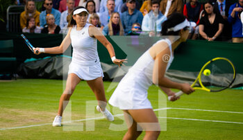 2022-07-04 - Zhaoxuan Yang of China & Yifan Xu of China in action during the third round of doubles at the 2022 Wimbledon Championships, Grand Slam tennis tournament on July 4, 2022 at All England Lawn Tennis Club in Wimbledon near London, England - TENNIS - WIMBLEDON 2022 - INTERNATIONALS - TENNIS