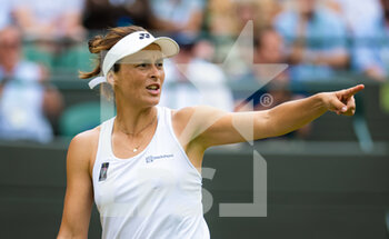 2022-07-05 - Tatjana Maria of Germany in action against Jule Niemeier of Germany during the quarter-final of the 2022 Wimbledon Championships, Grand Slam tennis tournament on July 5, 2022 at All England Lawn Tennis Club in Wimbledon near London, England - TENNIS - WIMBLEDON 2022 - INTERNATIONALS - TENNIS