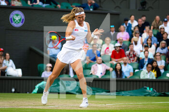 2022-07-05 - Marie Bouzkova of the Czech Republic in action against Ons Jabeur of Tunisia during the quarter-final of the 2022 Wimbledon Championships, Grand Slam tennis tournament on July 5, 2022 at All England Lawn Tennis Club in Wimbledon near London, England - TENNIS - WIMBLEDON 2022 - INTERNATIONALS - TENNIS